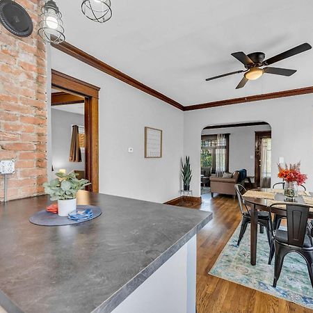 Beautifully Remodeled Duplex Apt In West Blvd Cleveland Bagian luar foto