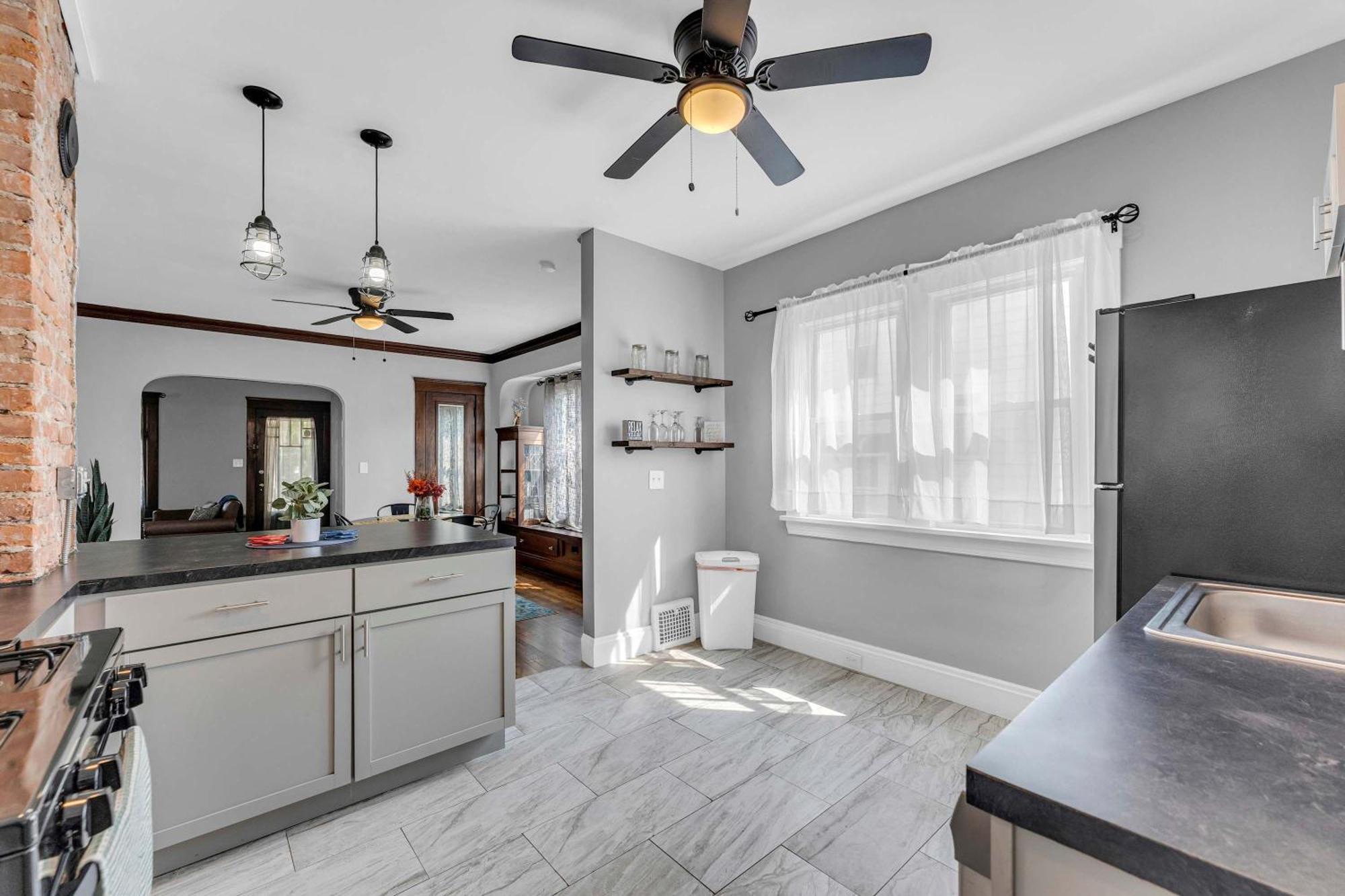 Beautifully Remodeled Duplex Apt In West Blvd Cleveland Bagian luar foto