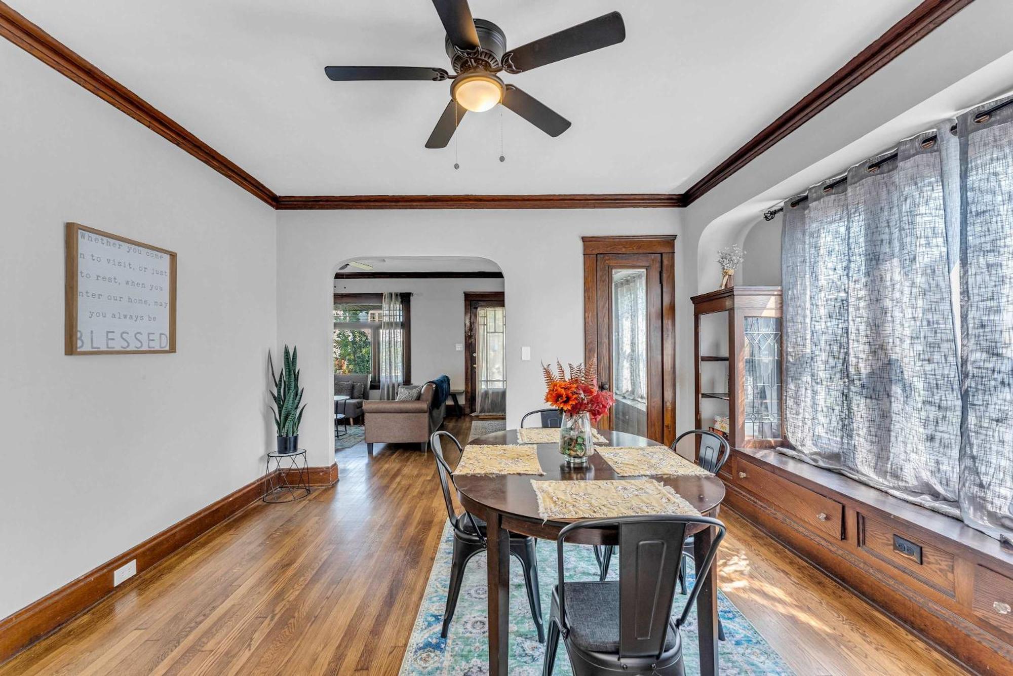 Beautifully Remodeled Duplex Apt In West Blvd Cleveland Bagian luar foto