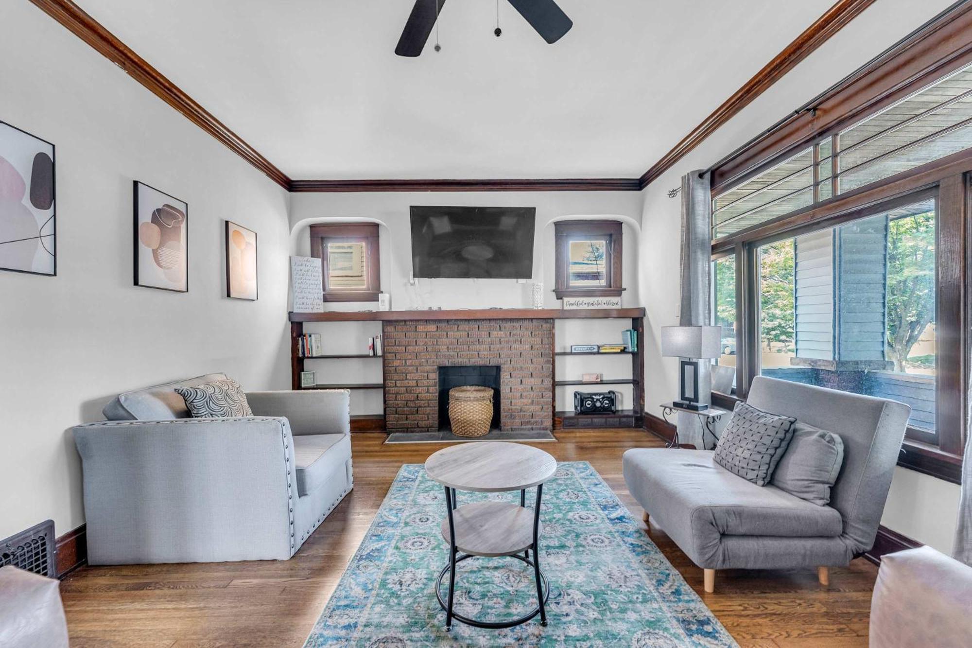 Beautifully Remodeled Duplex Apt In West Blvd Cleveland Bagian luar foto