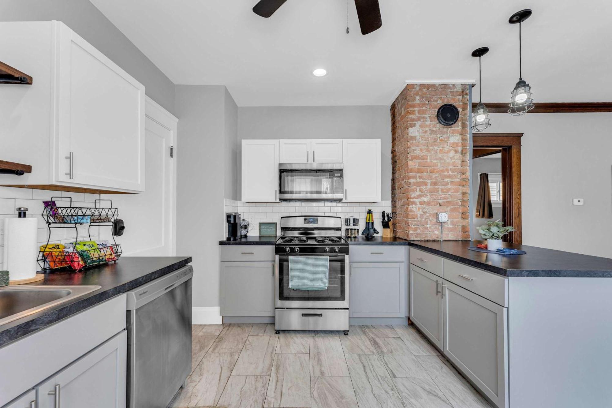 Beautifully Remodeled Duplex Apt In West Blvd Cleveland Bagian luar foto